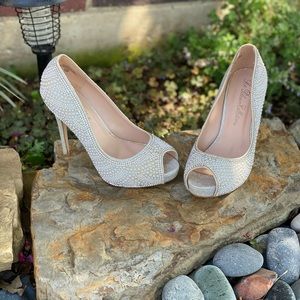 DeBlossom Pearl and rhinestone heels 7.5 silver